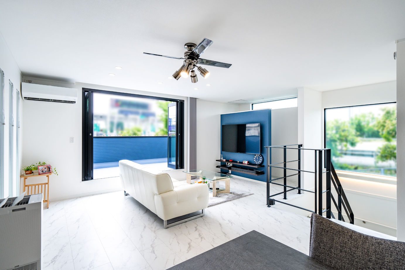 大成住宅 【2LDK/インナーガレージ/WIC/間取り図有】趣味を楽しみオープンエアリビングで寛ぐ2階リビングの家の建築実例画像4