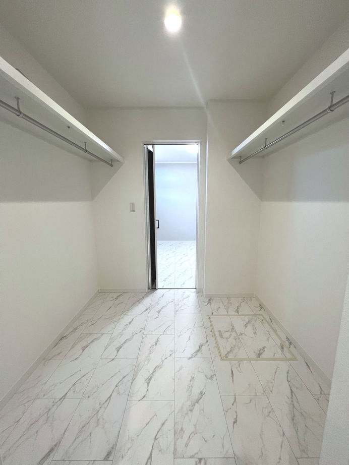 大成住宅 【2LDK/インナーガレージ/WIC/間取り図有】趣味を楽しみオープンエアリビングで寛ぐ2階リビングの家の建築実例画像7