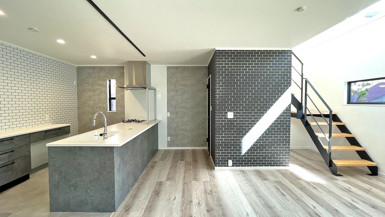 大成住宅 【2200万円/3LDK+S/間取り図有】爽やかな風と心地よい光が差し込むカフェ×インダストリアル風の家の建築実例画像2