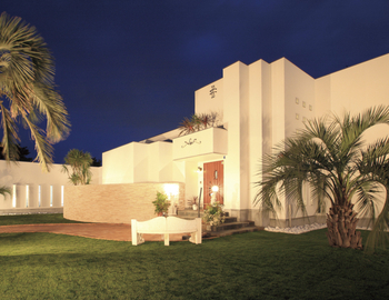 栃木ハウス 光と造形美に心奪われる　華麗なリゾート・モダンの建築実例画像