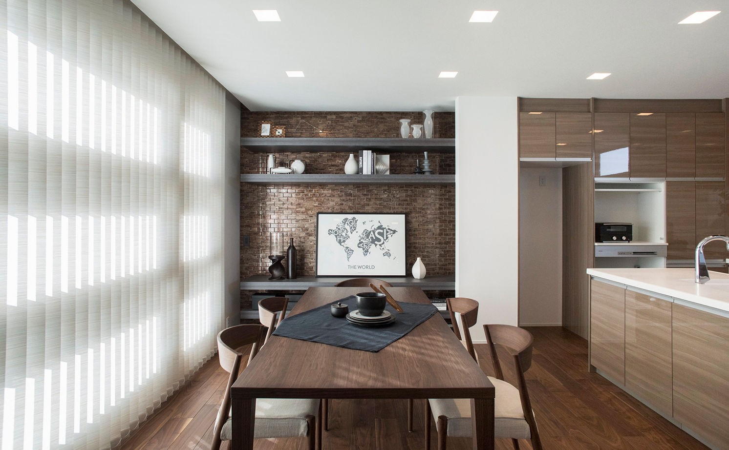 栃木ハウス 淡い光と素材が織りなす癒し空間。狭小地でも心地よく過ごす、美しきデザイン住宅の建築実例画像4