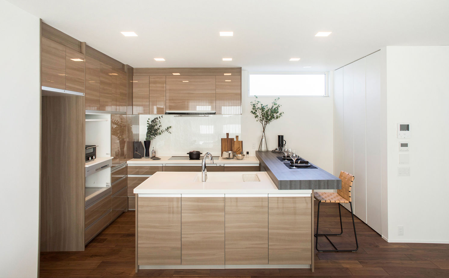 栃木ハウス 淡い光と素材が織りなす癒し空間。狭小地でも心地よく過ごす、美しきデザイン住宅の建築実例画像5