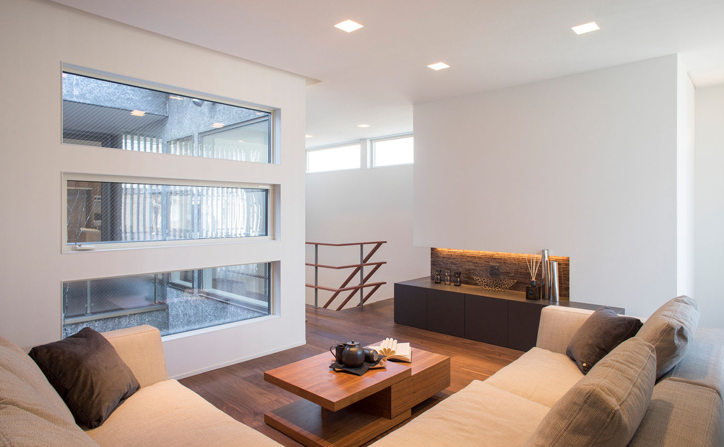 栃木ハウス 淡い光と素材が織りなす癒し空間。狭小地でも心地よく過ごす、美しきデザイン住宅の建築実例画像7