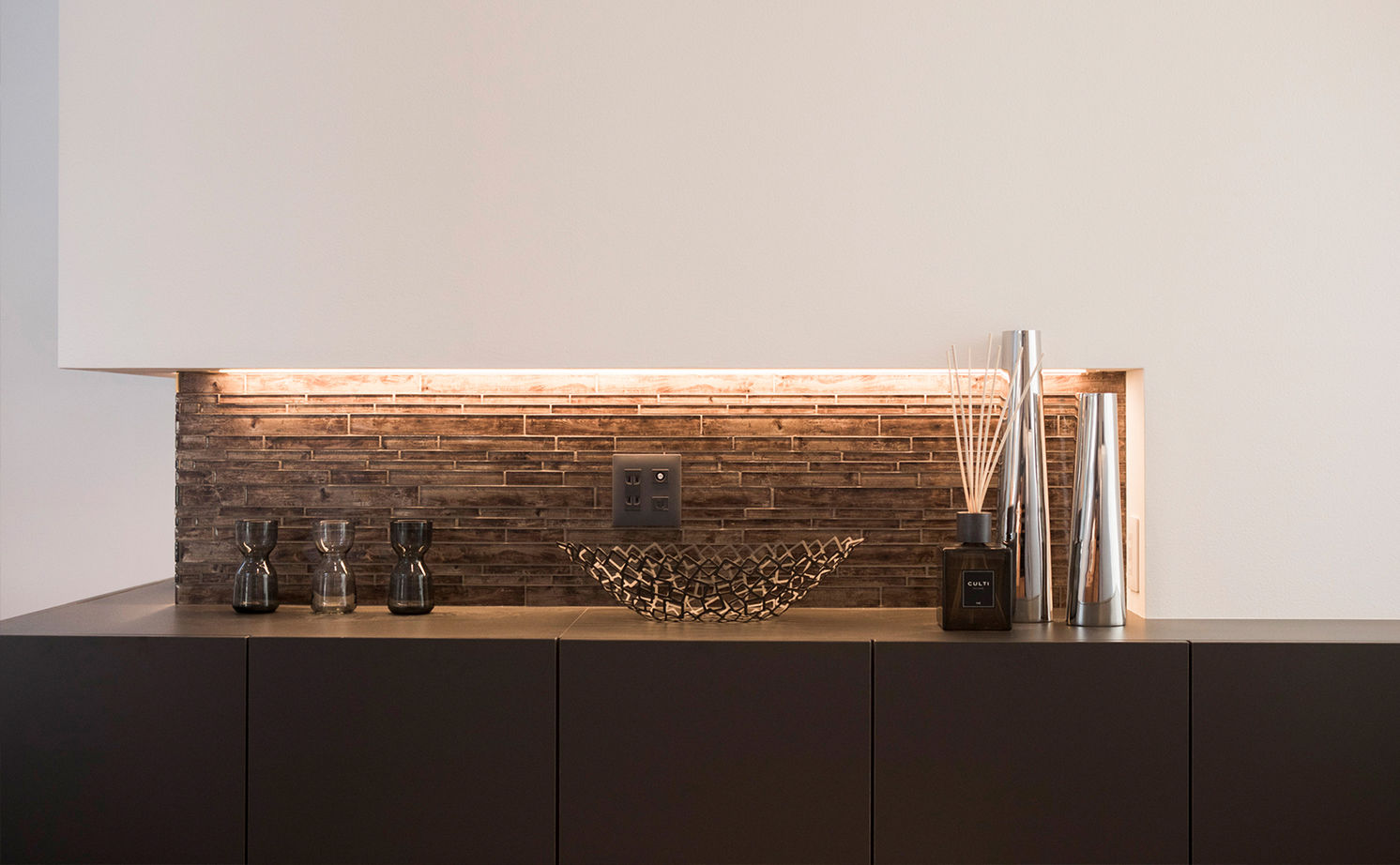 栃木ハウス 淡い光と素材が織りなす癒し空間。狭小地でも心地よく過ごす、美しきデザイン住宅の建築実例画像9