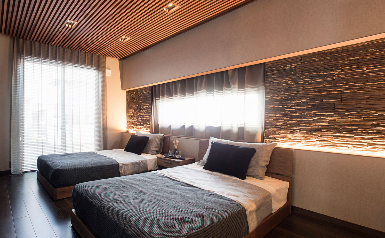 栃木ハウス 淡い光と素材が織りなす癒し空間。狭小地でも心地よく過ごす、美しきデザイン住宅の建築実例画像10