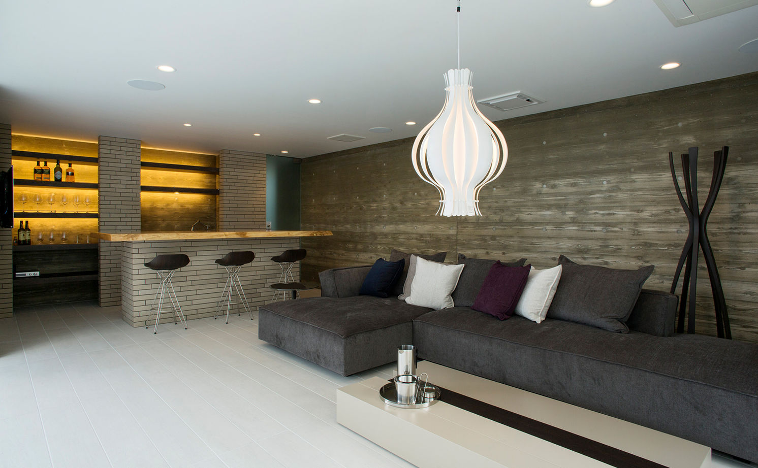 栃木ハウス 水平のラインと浮遊感が美しさを創出。庭との一体感を愉しむ住まいの建築実例画像3