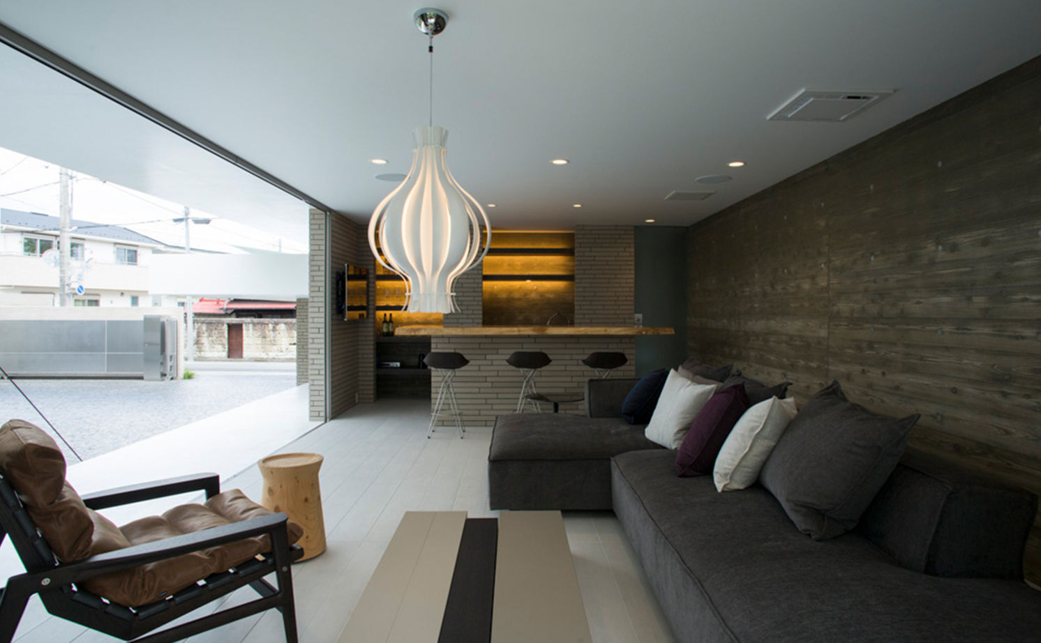 栃木ハウス 水平のラインと浮遊感が美しさを創出。庭との一体感を愉しむ住まいの建築実例画像4