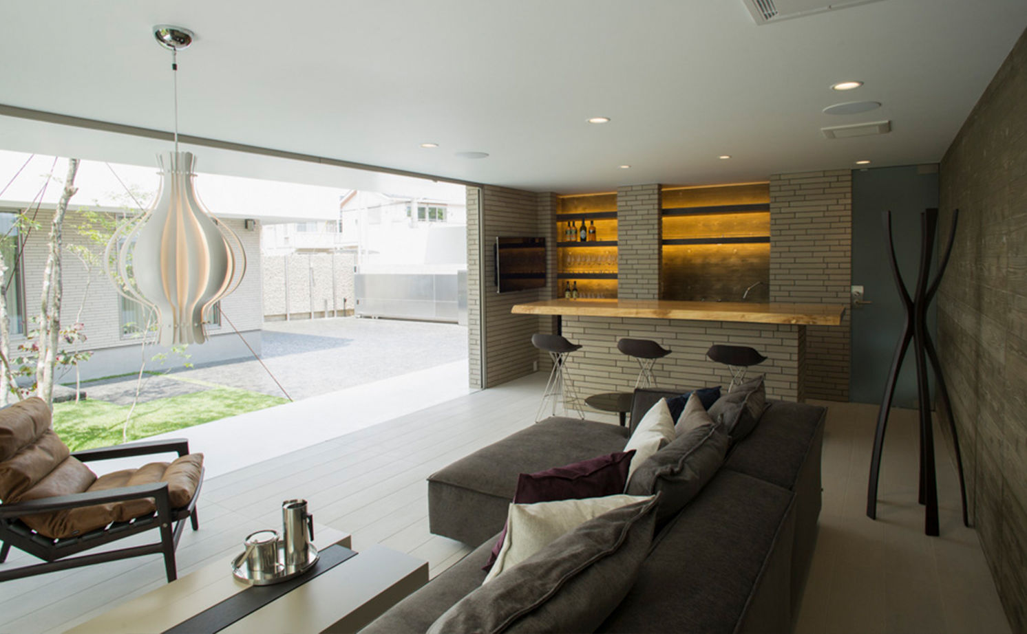 栃木ハウス 水平のラインと浮遊感が美しさを創出。庭との一体感を愉しむ住まいの建築実例画像5