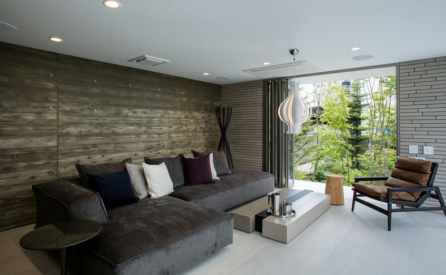 栃木ハウス 水平のラインと浮遊感が美しさを創出。庭との一体感を愉しむ住まいの建築実例画像7