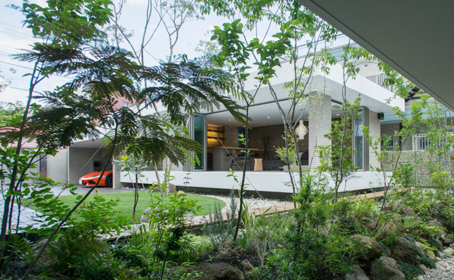 栃木ハウス 水平のラインと浮遊感が美しさを創出。庭との一体感を愉しむ住まいの建築実例画像10