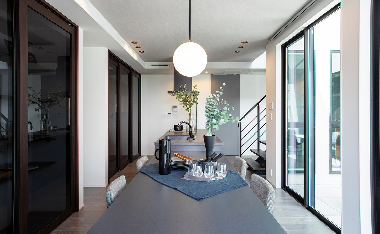 栃木ハウス テラスからの陽光を室内に取り込む「プライベートテラス」で内と外をつなぐ開放感のある住まいの建築実例画像11