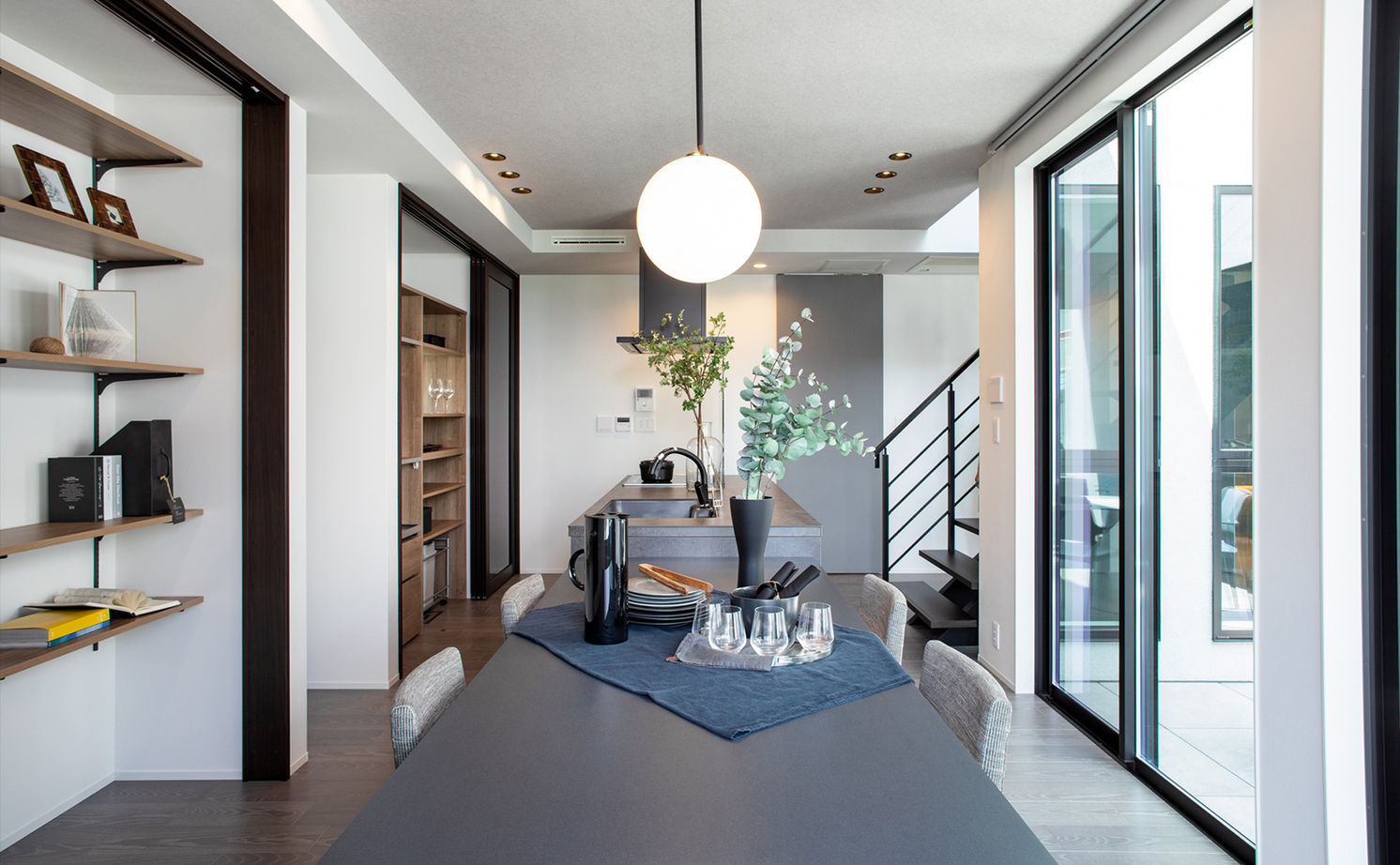 栃木ハウス テラスからの陽光を室内に取り込む「プライベートテラス」で内と外をつなぐ開放感のある住まいの建築実例画像12