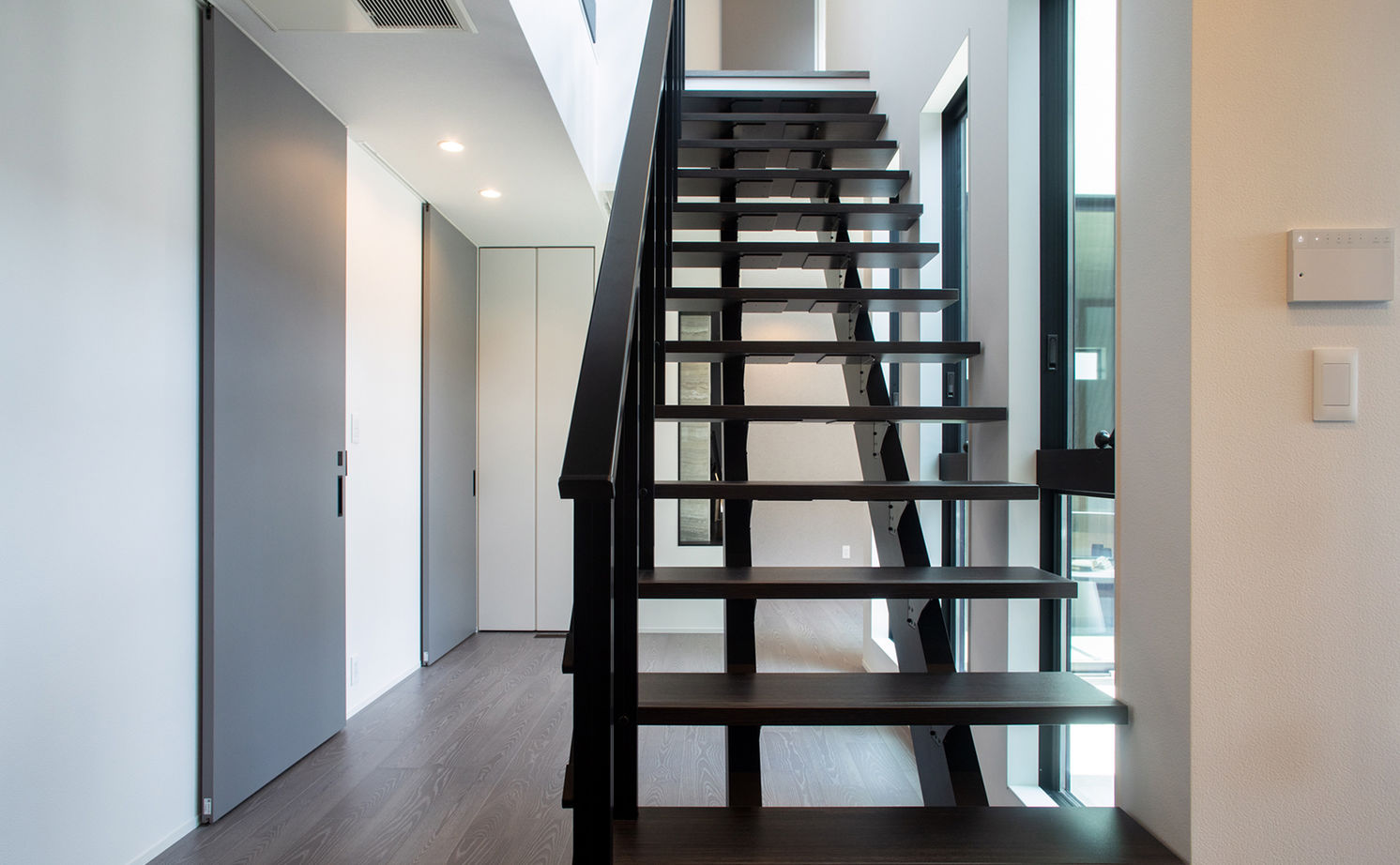 栃木ハウス テラスからの陽光を室内に取り込む「プライベートテラス」で内と外をつなぐ開放感のある住まいの建築実例画像15