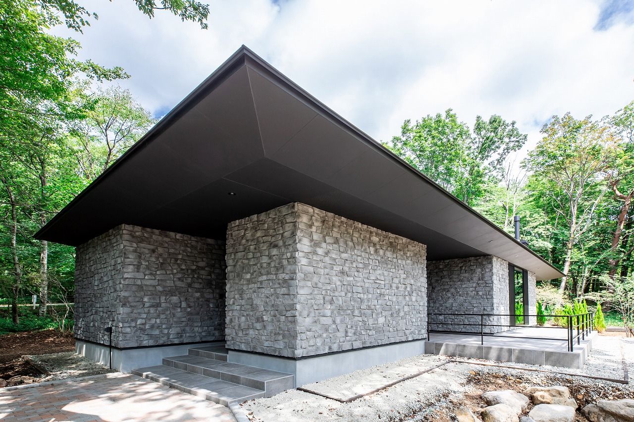 栃木ハウス 【石の家】那須の自然の中に佇む　優雅で上質な平屋の住まい＜見学可能＞の建築実例画像14