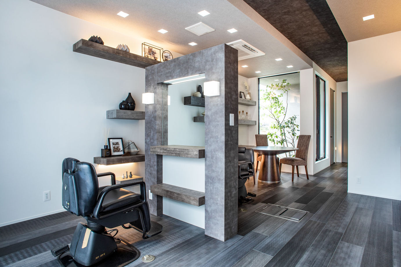 栃木ハウス 【店舗併用×二世帯住宅】洗練された美しさが引き立つデザインの建築実例画像2