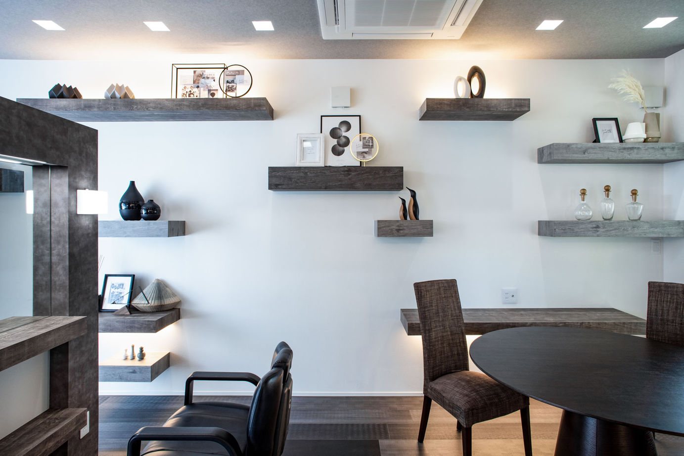 栃木ハウス 【店舗併用×二世帯住宅】洗練された美しさが引き立つデザインの建築実例画像3