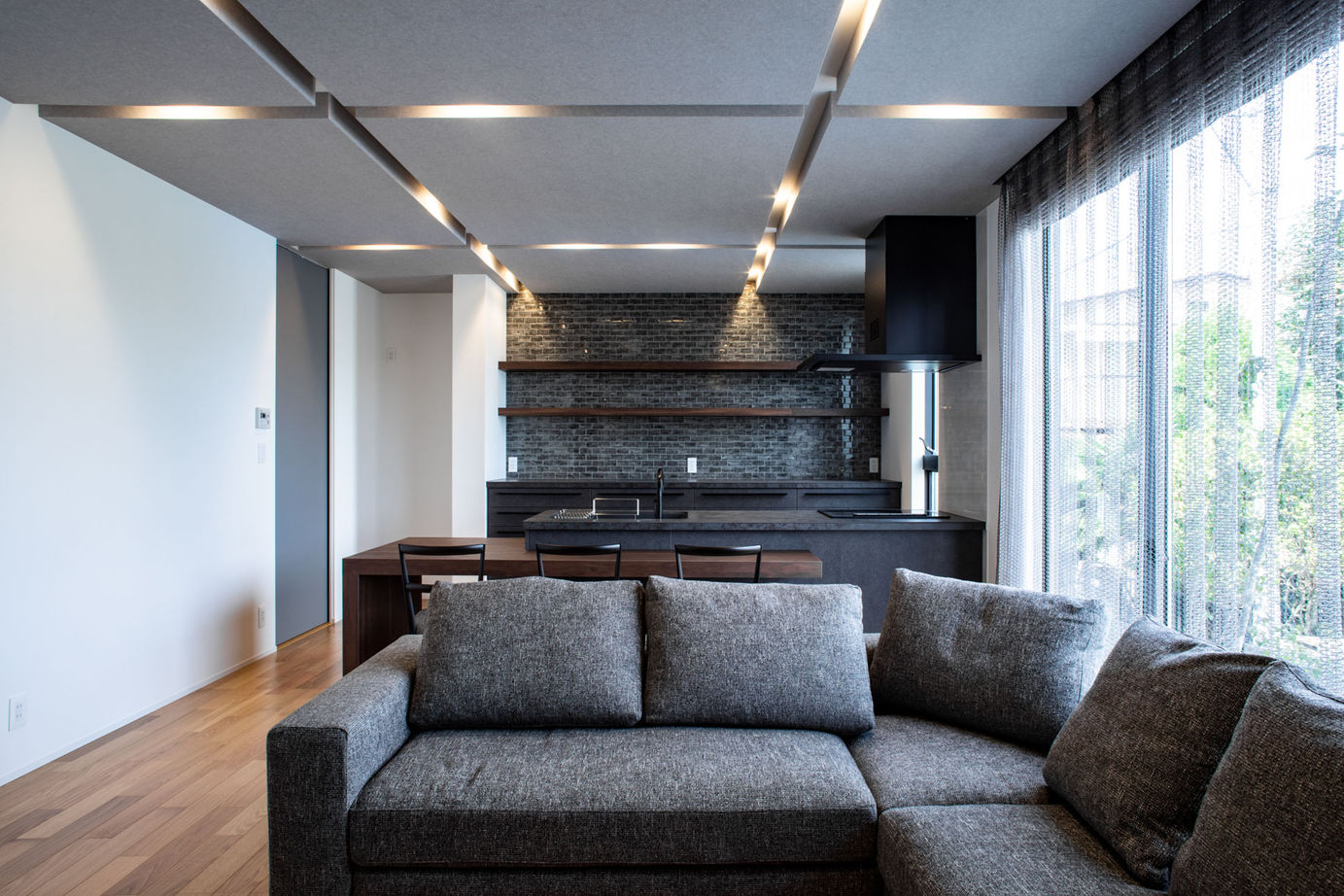 栃木ハウス 【店舗併用×二世帯住宅】洗練された美しさが引き立つデザインの建築実例画像5