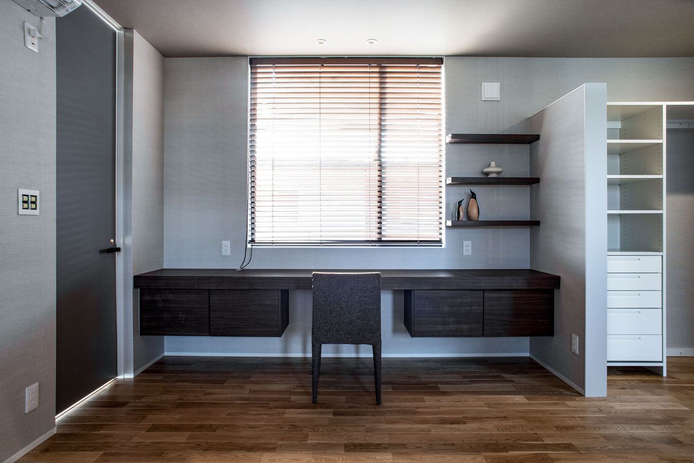 栃木ハウス 【店舗併用×二世帯住宅】洗練された美しさが引き立つデザインの建築実例画像8