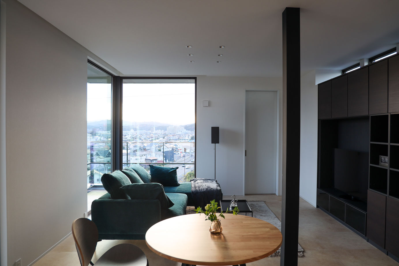 栃木ハウス 【間取り図有】見晴らしのいい高台に建つシンプルモダンな住宅の建築実例画像3