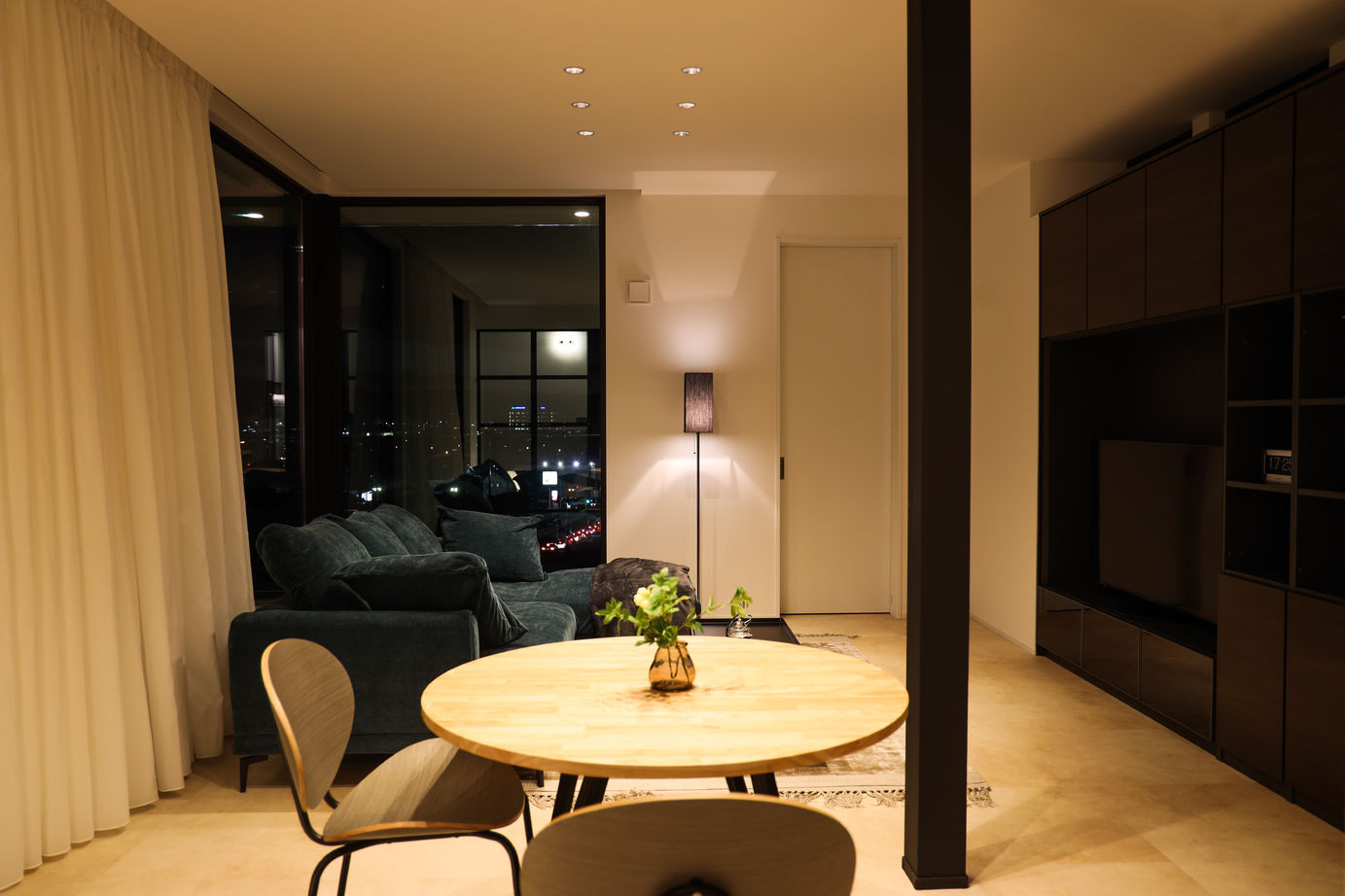 栃木ハウス 【間取り図有】見晴らしのいい高台に建つシンプルモダンな住宅の建築実例画像6