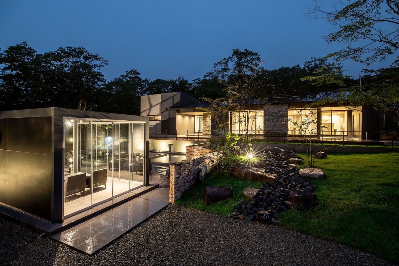 栃木ハウス 水盤が美しい、アウトドアリビングがある別荘の建築実例画像10