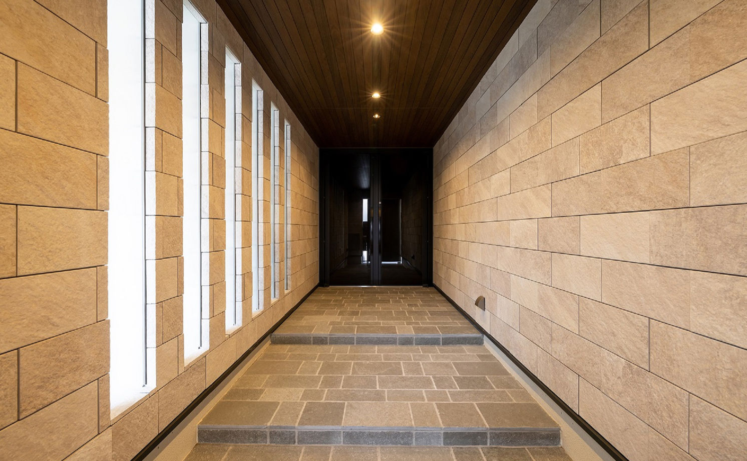 栃木ハウス 閑静な住宅街に佇む、ラグジュアリーなリゾートハウスの建築実例画像2