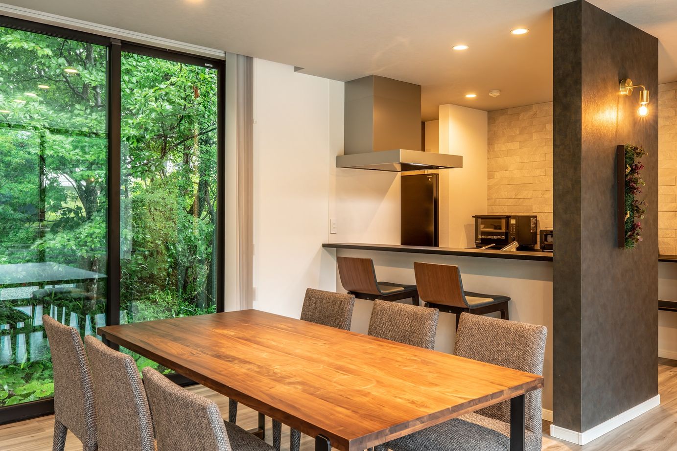 栃木ハウス スタイリッシュで大きな窓がある開放的な別荘の建築実例画像5