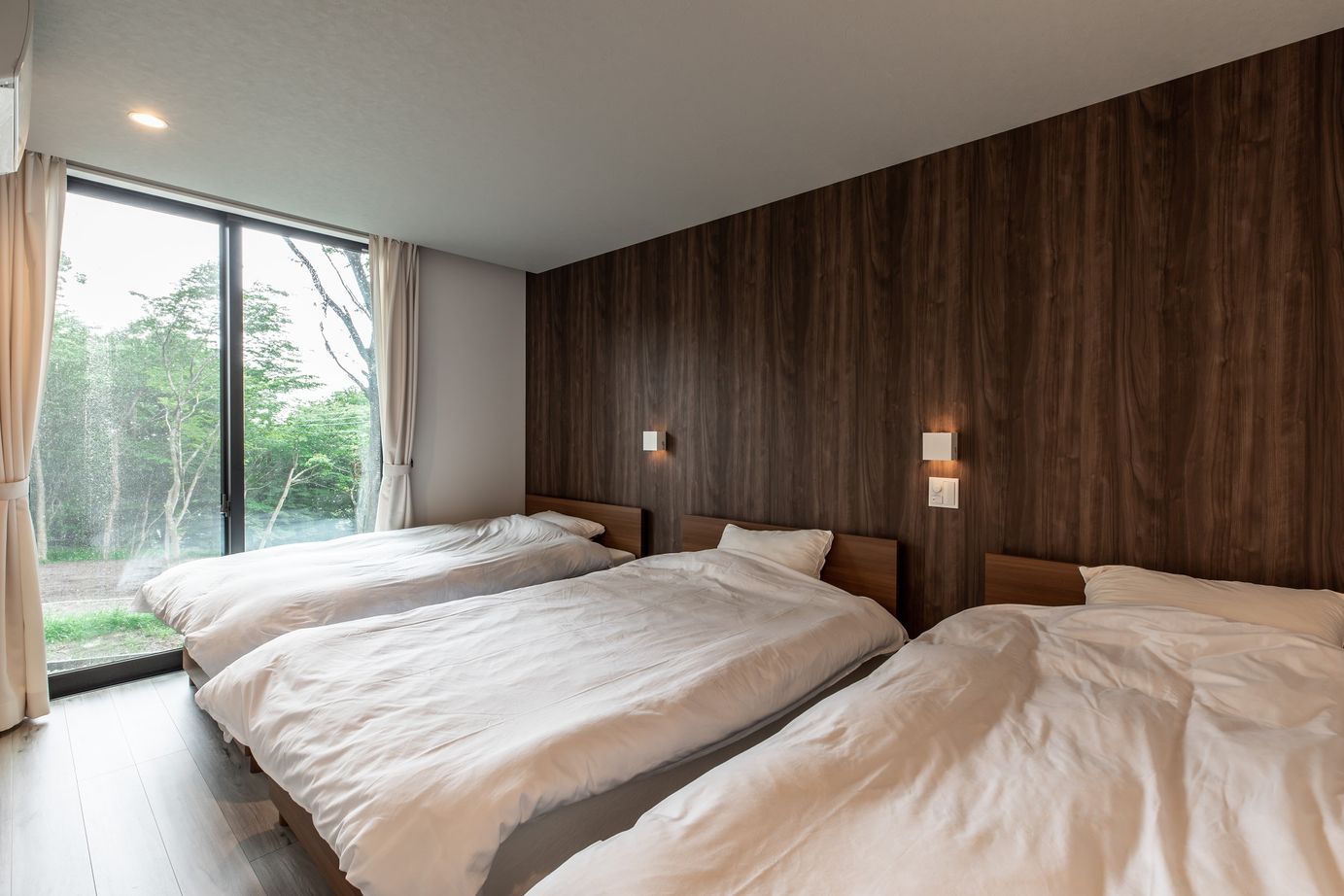 栃木ハウス スタイリッシュで大きな窓がある開放的な別荘の建築実例画像7