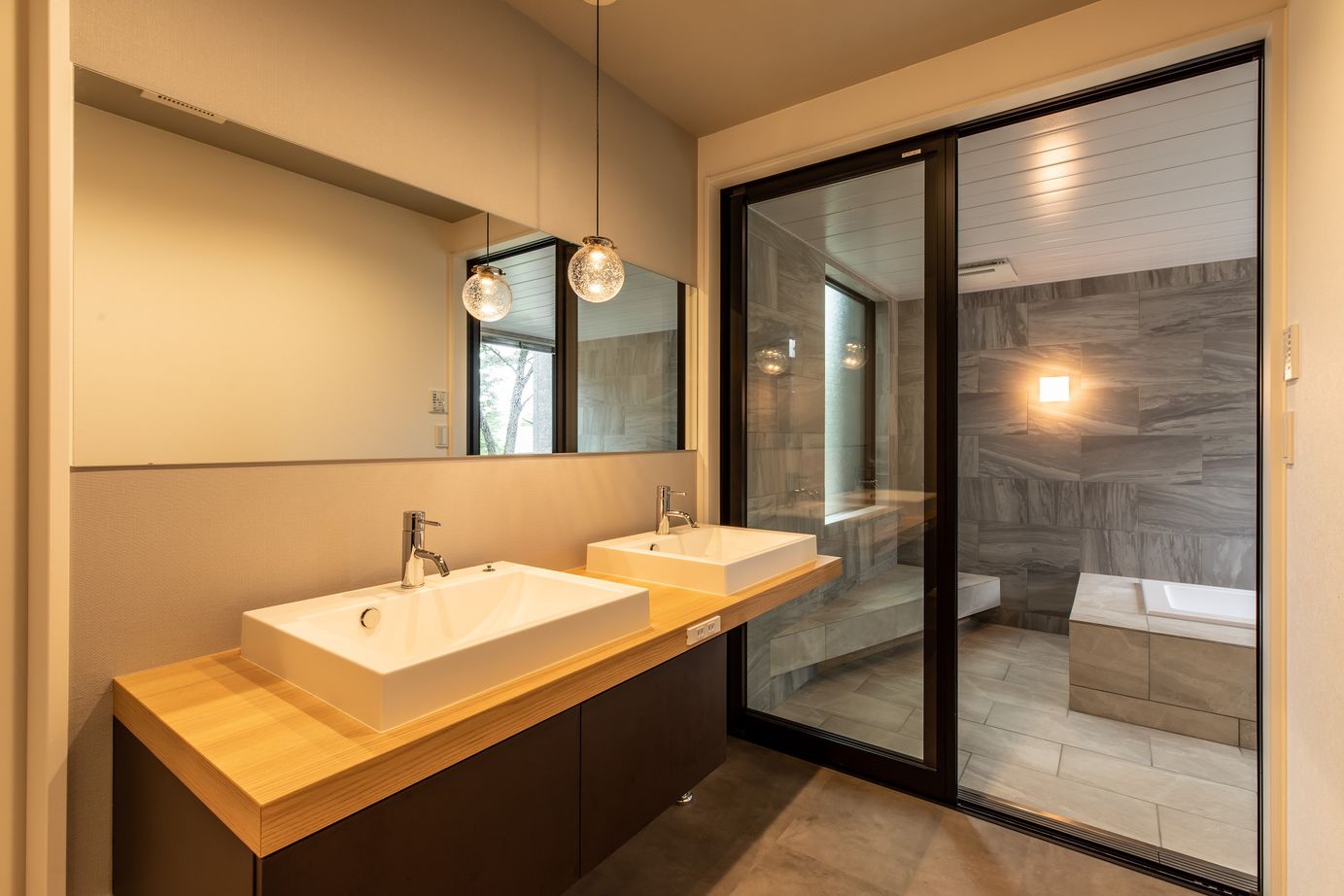 栃木ハウス スタイリッシュで大きな窓がある開放的な別荘の建築実例画像8