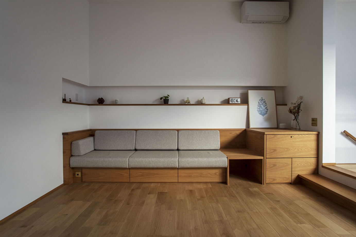 栃木ハウス 白い箱とコンクリートの融合 まるで洞窟のような静寂な空間へと導くデザインの建築実例画像7