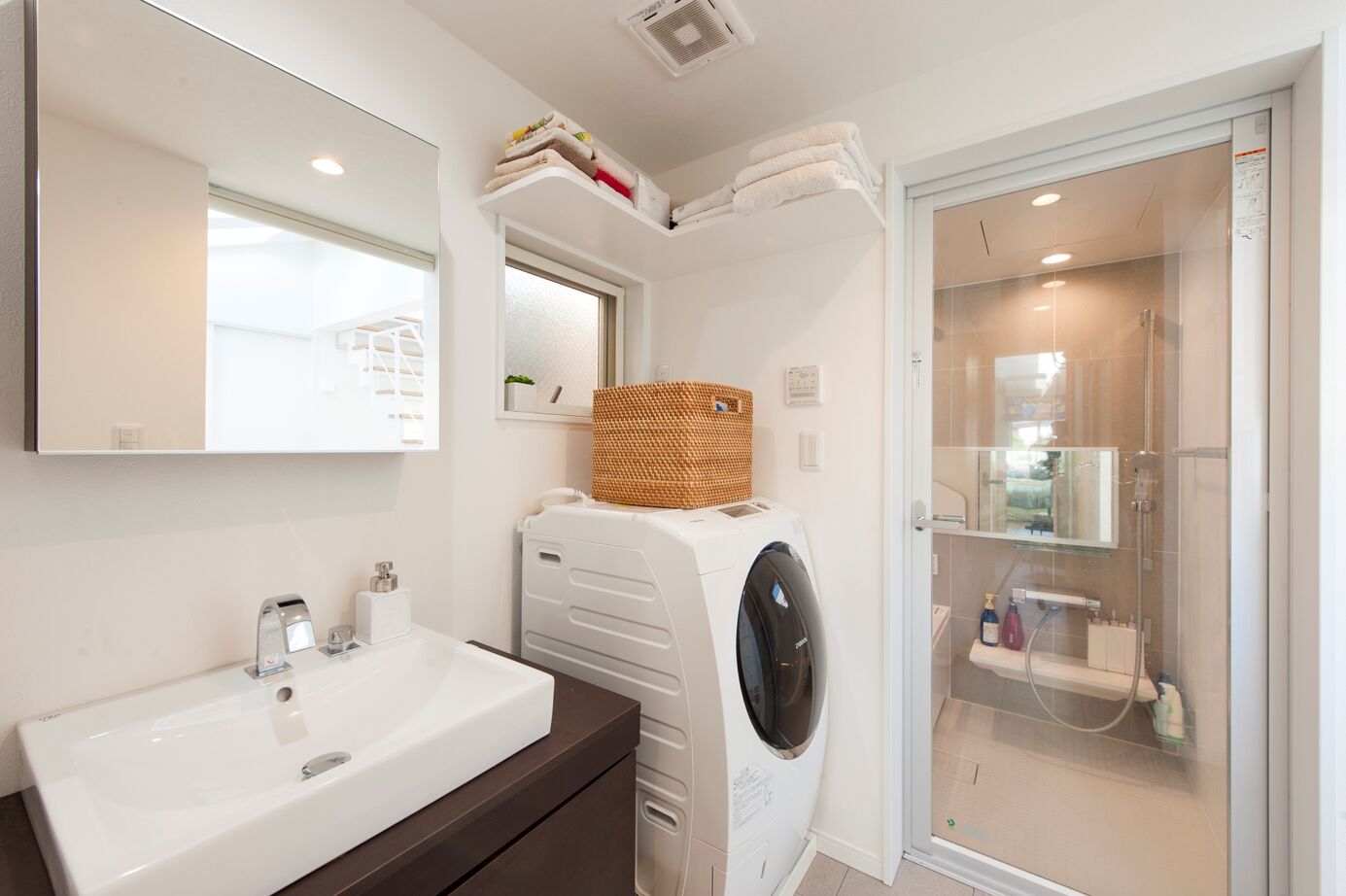 BLISS 【敷地面積15.9坪/1000万円台/間取り図有り】グレーチングと吹き抜けで明るさを確保したL字型の狭小住宅の建築実例画像5