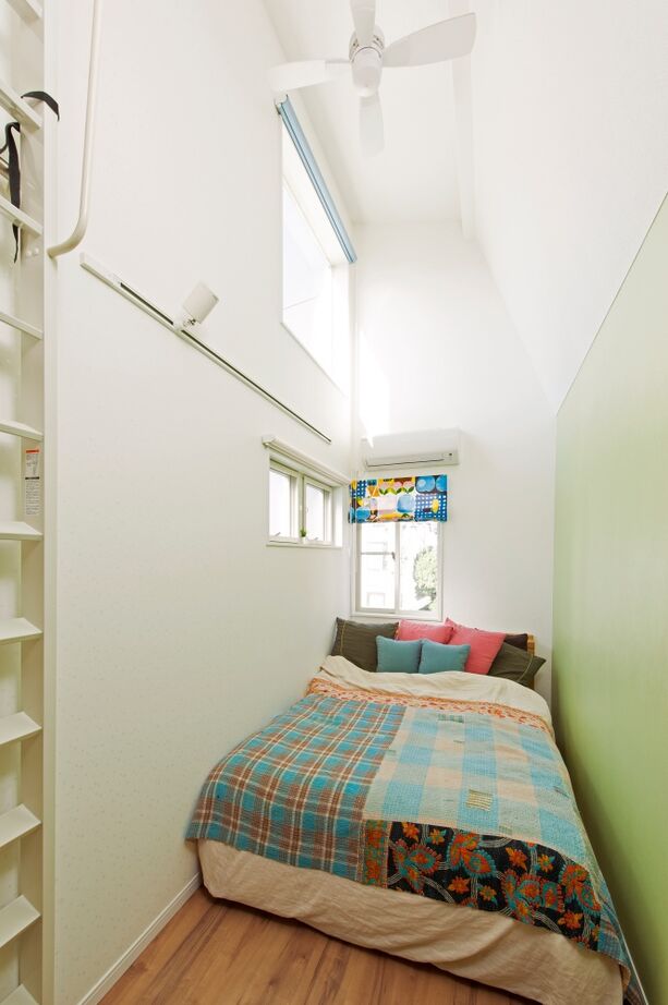 BLISS 【敷地面積15.9坪/1000万円台/間取り図有り】グレーチングと吹き抜けで明るさを確保したL字型の狭小住宅の建築実例画像8