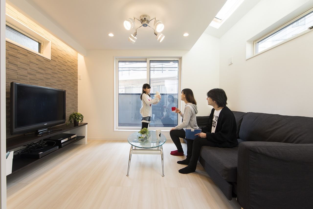 BLISS 【17坪/1500～1999万円/狭小地/間取り図有】限られた敷地に建てた、ガレージ付き二世帯住宅の建築実例画像3