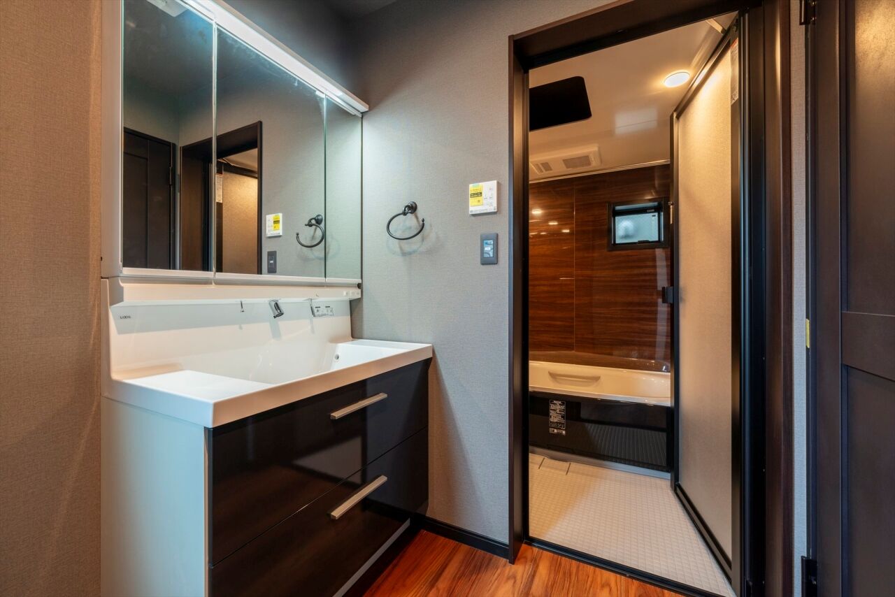 BLISS 【敷地面積15.2坪/2200万円/間取り図有り】煉瓦造り風の壁面が映える、狭小地に建つ開放的な賃貸併用住宅の建築実例画像6