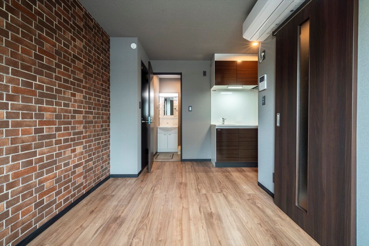 BLISS 【敷地面積15.2坪/2200万円/間取り図有り】煉瓦造り風の壁面が映える、狭小地に建つ開放的な賃貸併用住宅の建築実例画像9