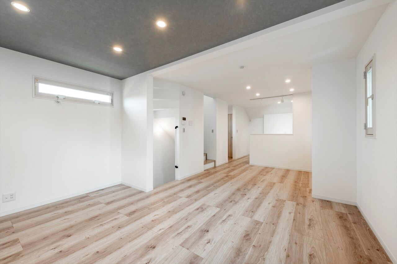 BLISS 【敷地面積16.7坪/2000万円台/間取り図有り】ビルトインガレージ＆優雅なワイドバルコニー付きの狭小住宅の建築実例画像2