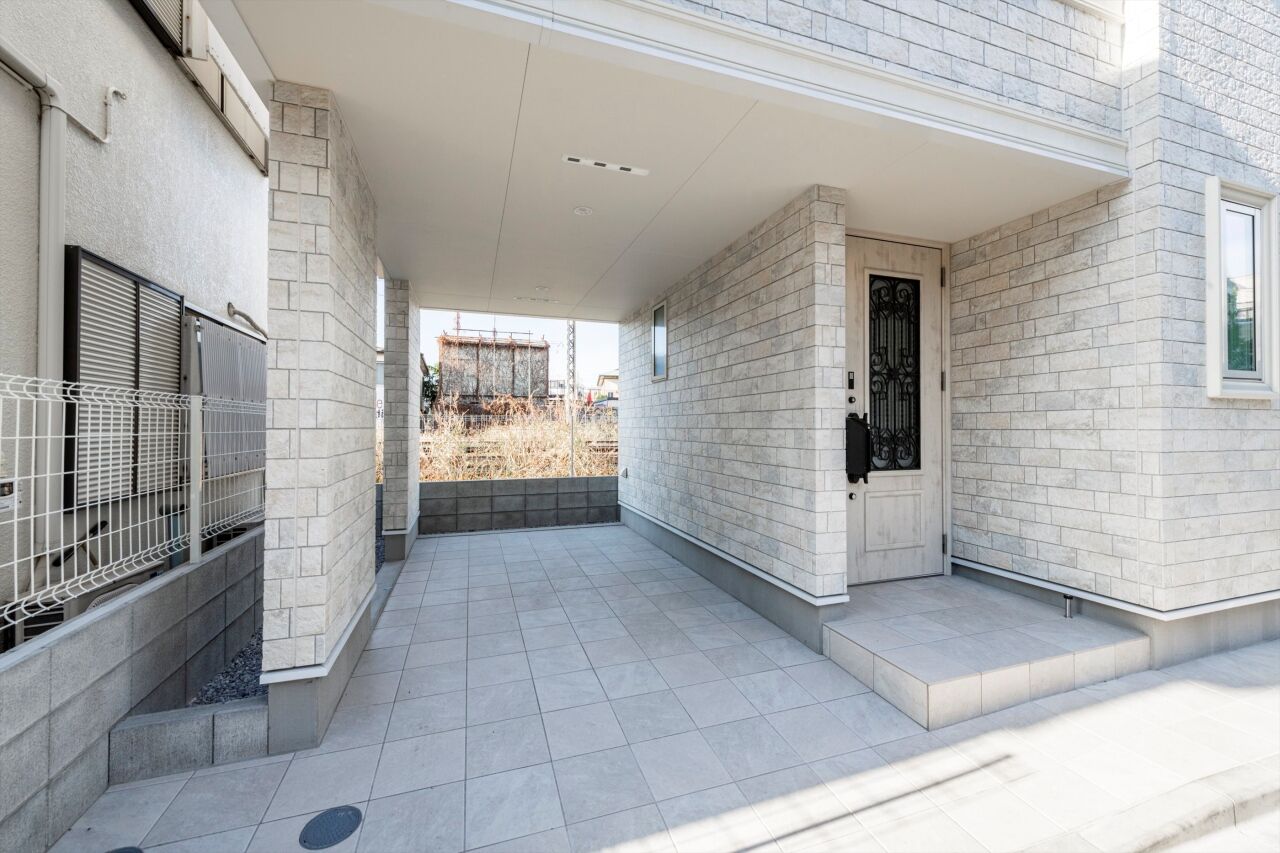 BLISS 【敷地面積16.7坪/2000万円台/間取り図有り】ビルトインガレージ＆優雅なワイドバルコニー付きの狭小住宅の建築実例画像3