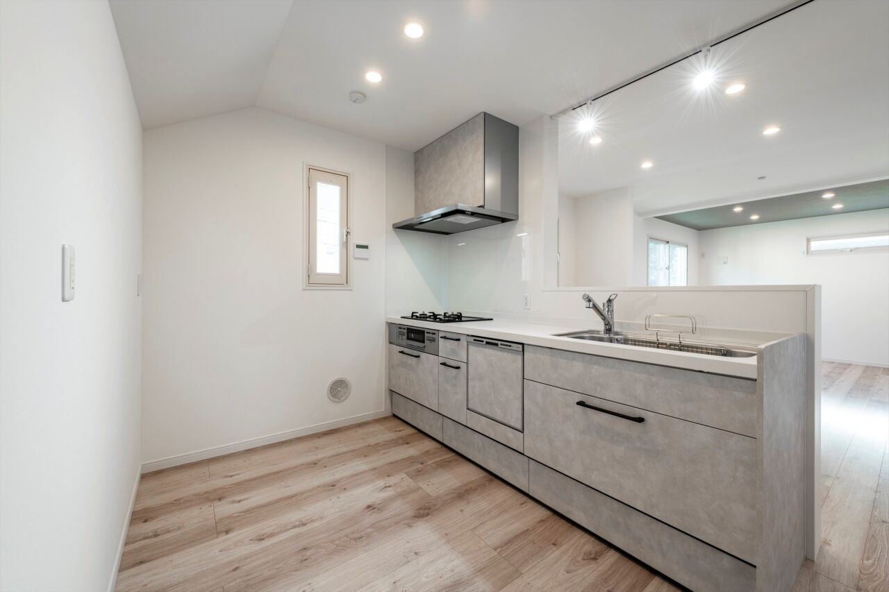 BLISS 【敷地面積16.7坪/2000万円台/間取り図有り】ビルトインガレージ＆優雅なワイドバルコニー付きの狭小住宅の建築実例画像4