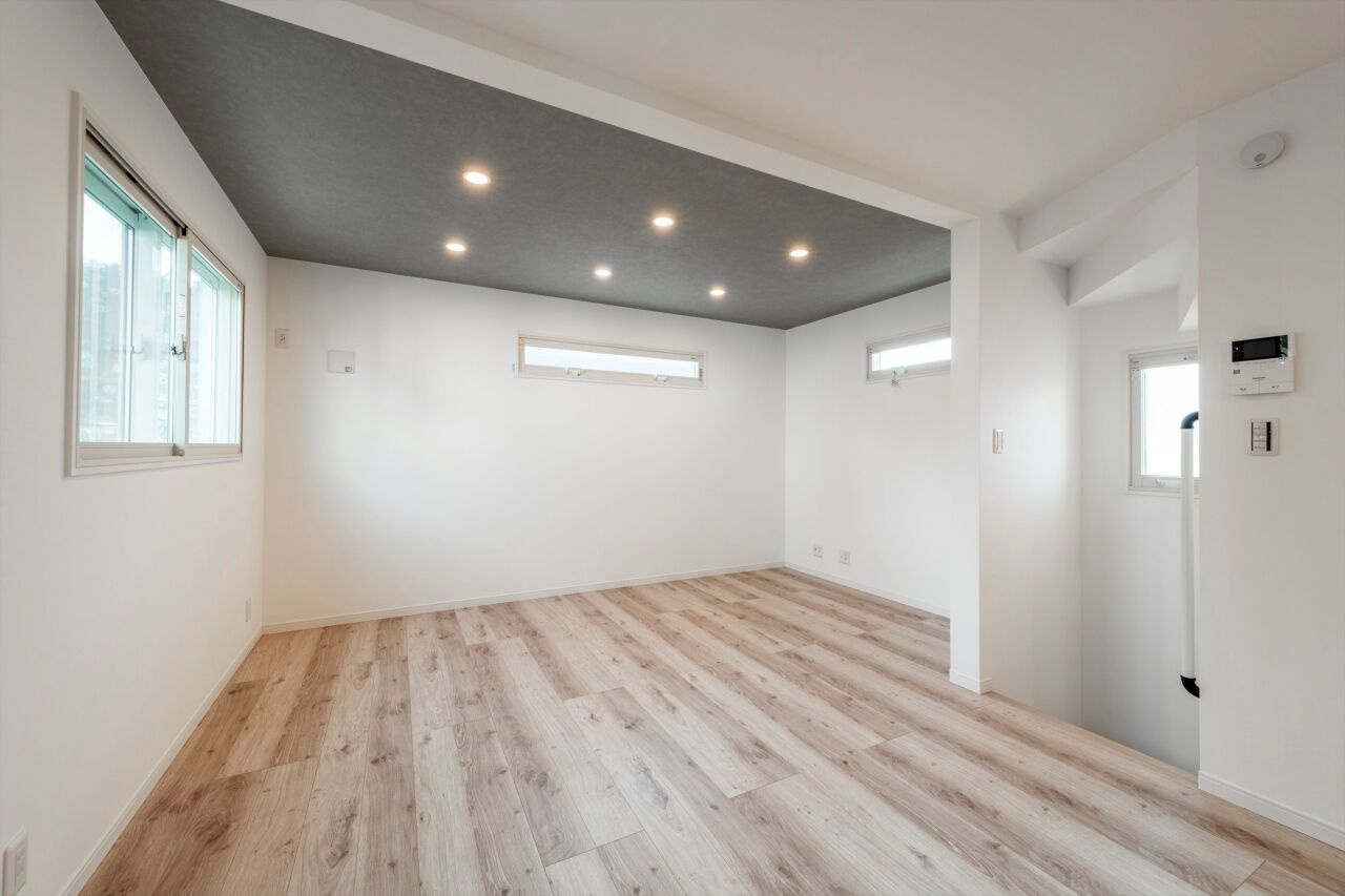 BLISS 【敷地面積16.7坪/2000万円台/間取り図有り】ビルトインガレージ＆優雅なワイドバルコニー付きの狭小住宅の建築実例画像6