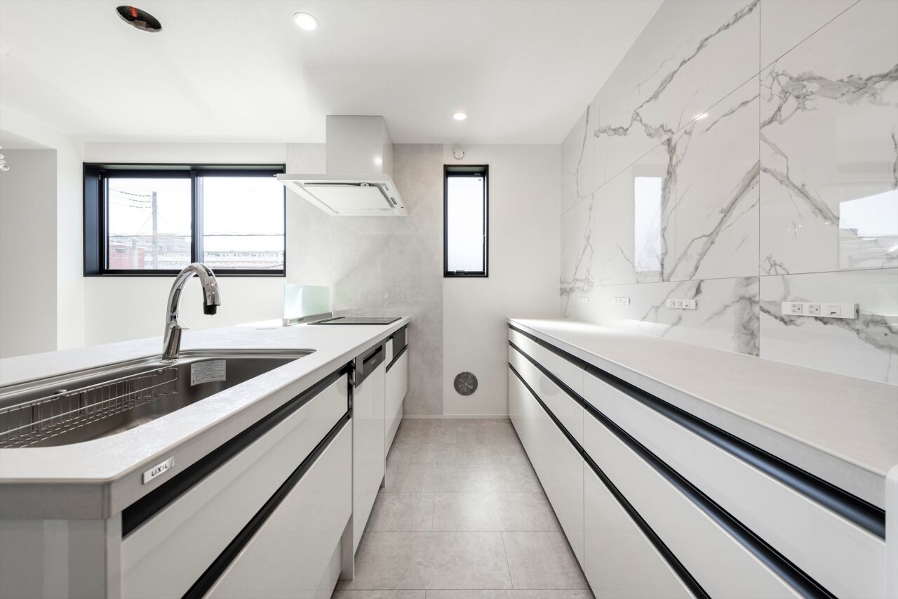 BLISS 【敷地面積13.8坪/2000万円/間取り図有り】重厚感のある外観と高級感に満ちたインテリアが魅力の住まいの建築実例画像4