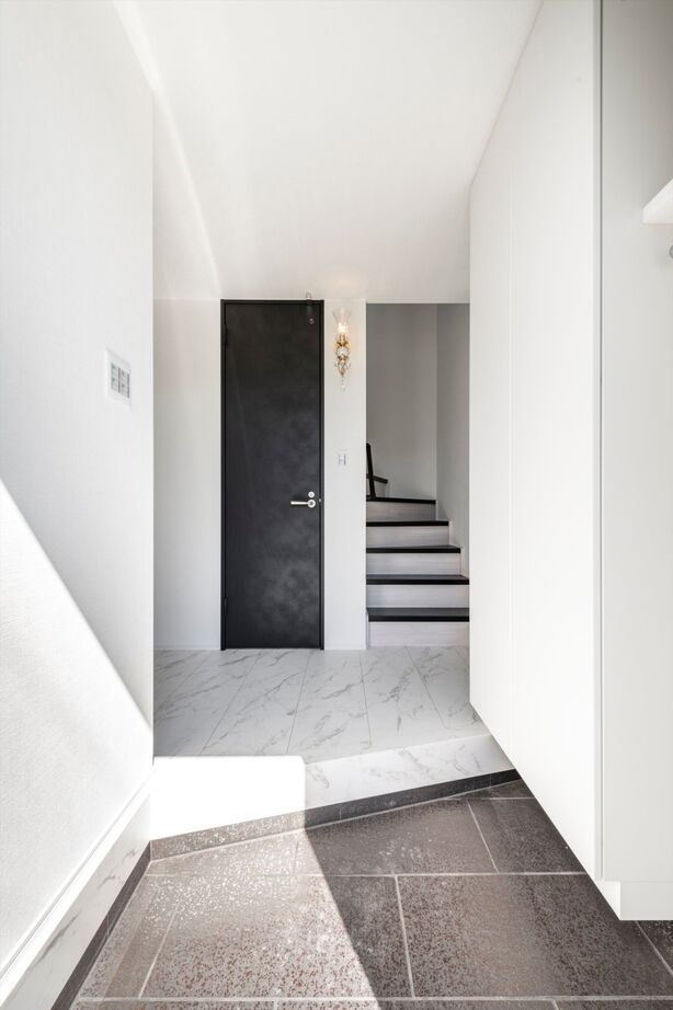 BLISS 【敷地面積13.8坪/2000万円/間取り図有り】重厚感のある外観と高級感に満ちたインテリアが魅力の住まいの建築実例画像8