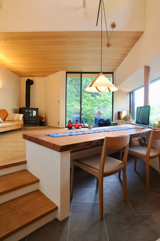 トトモニ　一級建築士事務所 【二世帯住宅/4500万円～/52坪】崖地の眺望を最大限に活かす。ゆるやかで、やさしい時間が流れる二世帯住宅の建築実例画像5