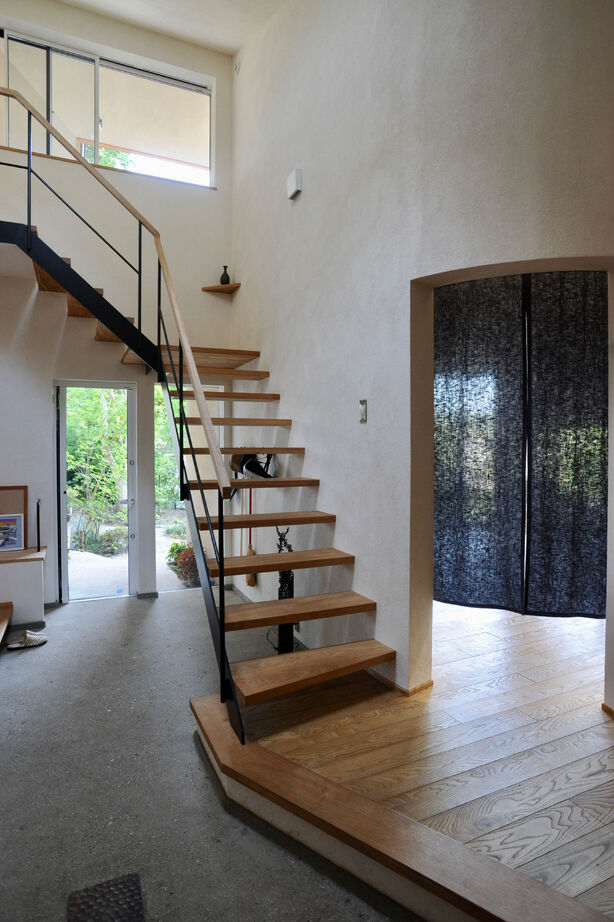 トトモニ　一級建築士事務所 【二世帯住宅/4500万円～/52坪】崖地の眺望を最大限に活かす。ゆるやかで、やさしい時間が流れる二世帯住宅の建築実例画像10