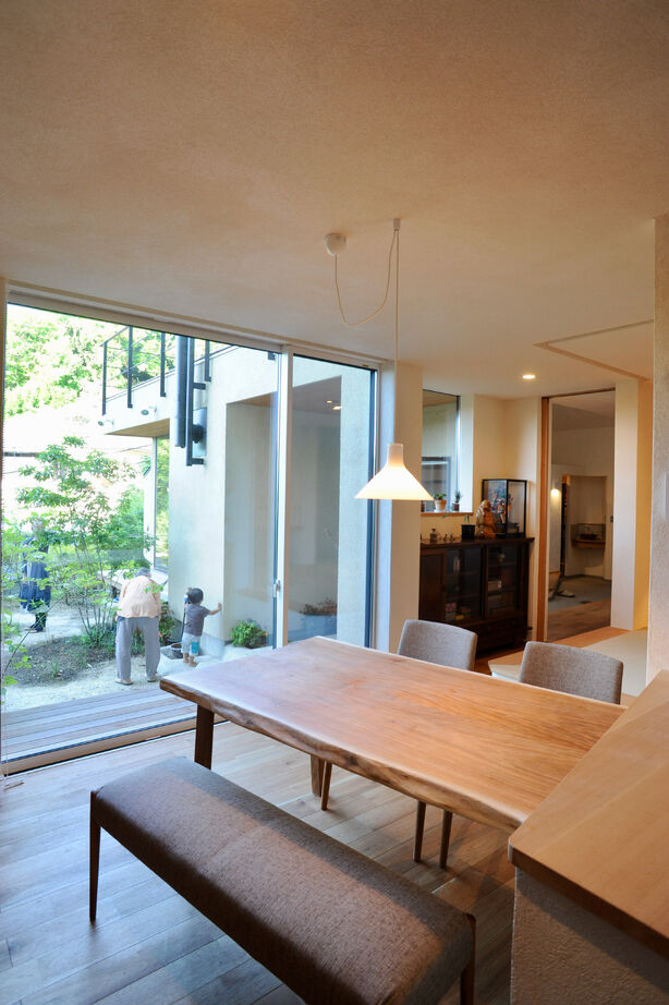 トトモニ　一級建築士事務所 【二世帯住宅/4500万円～/52坪】崖地の眺望を最大限に活かす。ゆるやかで、やさしい時間が流れる二世帯住宅の建築実例画像20