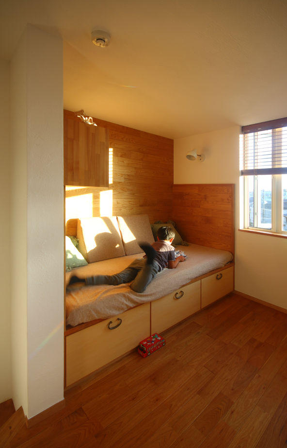 トトモニ　一級建築士事務所 【高台/3000万円台/30坪】高低差３ｍの条件を「建築力」でさらに活かす。「カーテン要らずで暮らせる家」の建築実例画像4