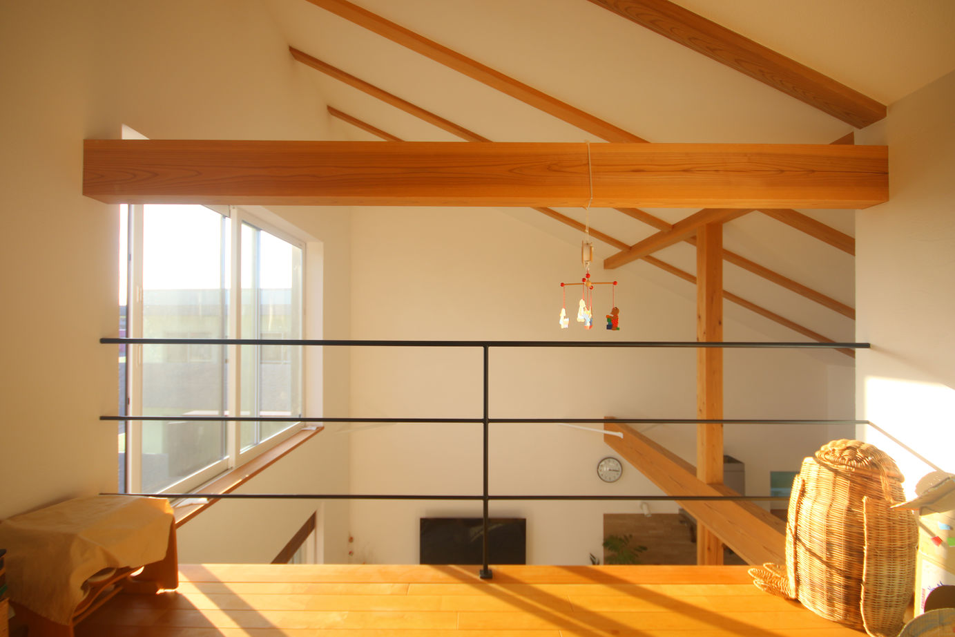 トトモニ　一級建築士事務所 【高台/3000万円台/30坪】高低差３ｍの条件を「建築力」でさらに活かす。「カーテン要らずで暮らせる家」の建築実例画像5