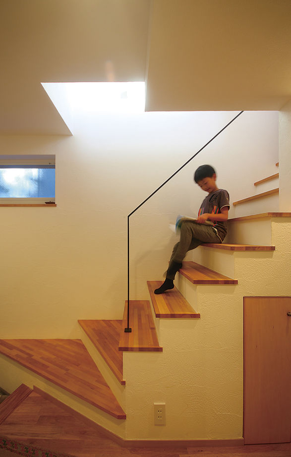 トトモニ　一級建築士事務所 【高台/3000万円台/30坪】高低差３ｍの条件を「建築力」でさらに活かす。「カーテン要らずで暮らせる家」の建築実例画像7