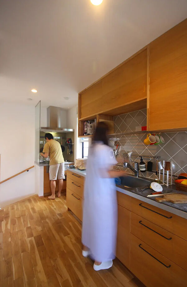 トトモニ　一級建築士事務所 【狭小地/3000万円台/22.9坪】敷地面積なんと13坪。しかも「2.7ｍ×8.8ｍ」の超長方形の地に建てた３階建ての建築実例画像4