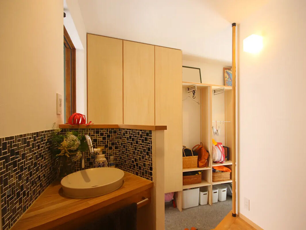 トトモニ　一級建築士事務所 【狭小地/3000万円台/22.9坪】敷地面積なんと13坪。しかも「2.7ｍ×8.8ｍ」の超長方形の地に建てた３階建ての建築実例画像9