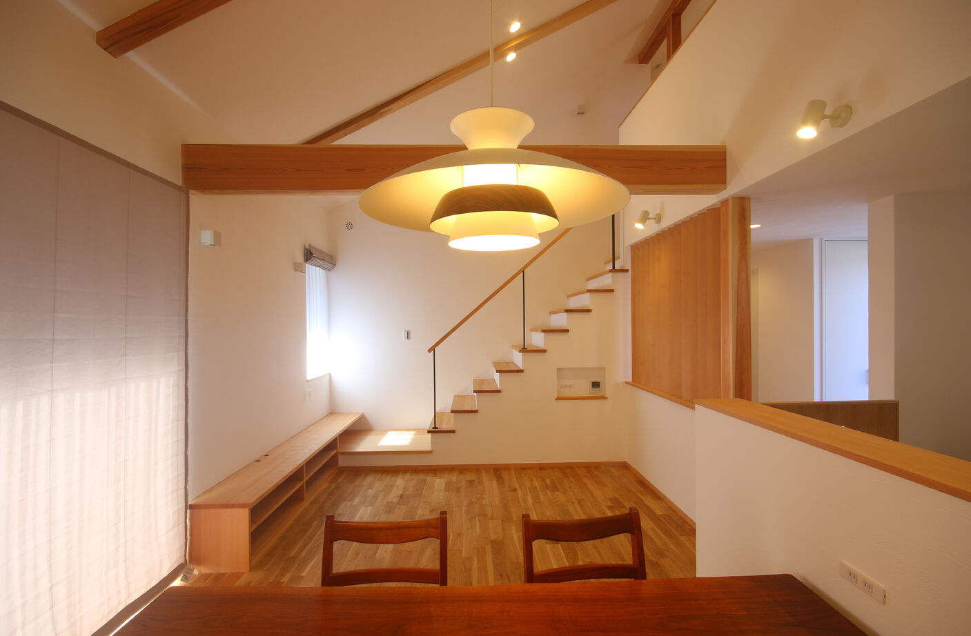 トトモニ　一級建築士事務所 【平屋スタイル/3000万円台/26坪】お互いの存在を生活の中で感じられる。心も身体も温かくなる「終の棲家」の建築実例画像2